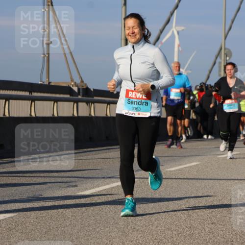 03.10.2025 - Köhlbrandbrückenlauf Strokosch-Dieckow http://msf.ph/oto/9117459 03.10.2025 09:51:04 Position 2 3063 meine-sportfotos.de