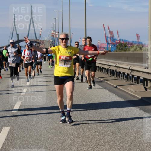 03.10.2025 - Köhlbrandbrückenlauf Strokosch-Dieckow http://msf.ph/oto/9117460 03.10.2025 12:52:55 Position 3 71, 635 meine-sportfotos.de