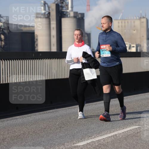 03.10.2025 - Köhlbrandbrückenlauf Lena Gebhardt http://msf.ph/oto/9117462 03.10.2025 10:22:50 Position 2 3474 meine-sportfotos.de