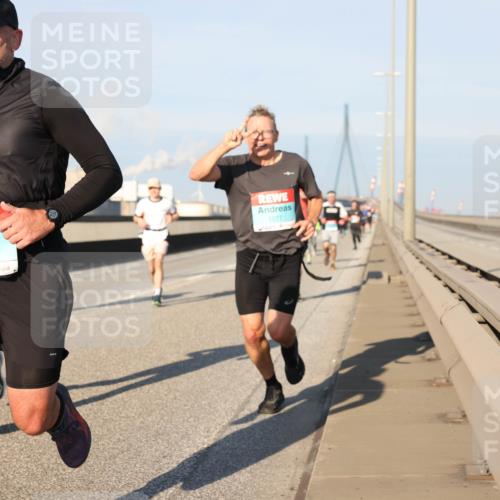 03.10.2025 - Köhlbrandbrückenlauf Lena Gebhardt http://msf.ph/oto/9117466 03.10.2025 09:44:28 Position 2 2709, 1077 meine-sportfotos.de