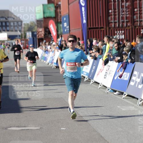 03.10.2025 - Köhlbrandbrückenlauf Jannik Wohlers http://msf.ph/oto/9117469 03.10.2025 13:03:11 Ziel 4085, 4208, 4294, 4856, 5048, 6279, 6612, 6655, 6722, 6770, 6784 meine-sportfotos.de
