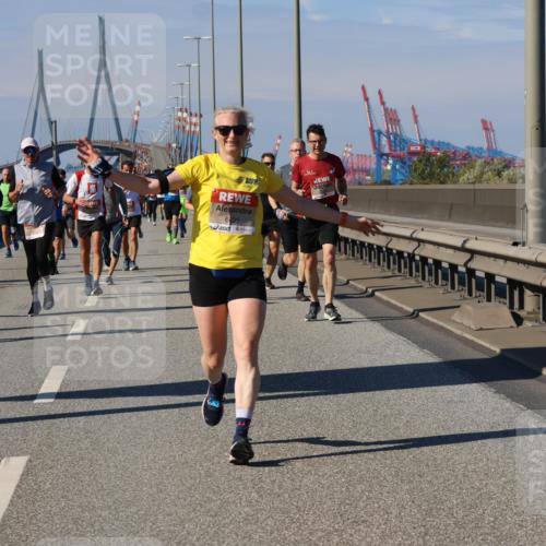 03.10.2025 - Köhlbrandbrückenlauf Strokosch-Dieckow http://msf.ph/oto/9117470 03.10.2025 12:52:56 Position 3 6635 meine-sportfotos.de