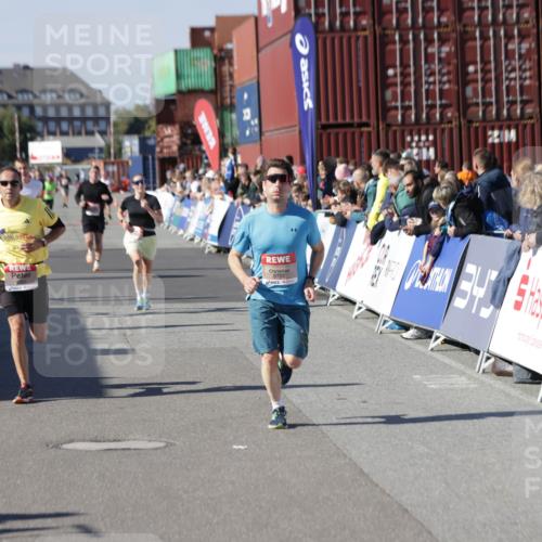 03.10.2025 - Köhlbrandbrückenlauf Jannik Wohlers http://msf.ph/oto/9117481 03.10.2025 13:03:11 Ziel 4085, 4208, 4294, 4856, 5048, 6279, 6612, 6655, 6722, 6770, 6784 meine-sportfotos.de