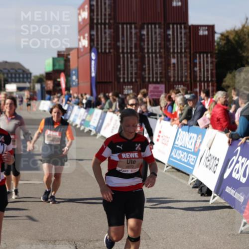 03.10.2025 - Köhlbrandbrückenlauf Jannik Wohlers http://msf.ph/oto/9117486 03.10.2025 13:33:57 Ziel 4919, 4970, 5036, 5074, 5077, 5300, 6246, 6420, 6421 meine-sportfotos.de