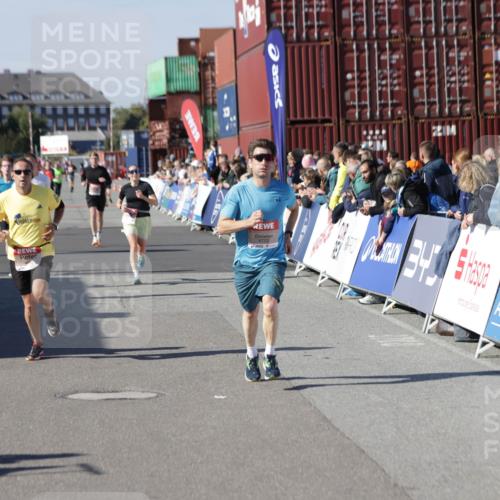 03.10.2025 - Köhlbrandbrückenlauf Jannik Wohlers http://msf.ph/oto/9117495 03.10.2025 13:03:11 Ziel 4085, 4208, 4294, 4856, 5048, 6279, 6612, 6655, 6722, 6770, 6784 meine-sportfotos.de