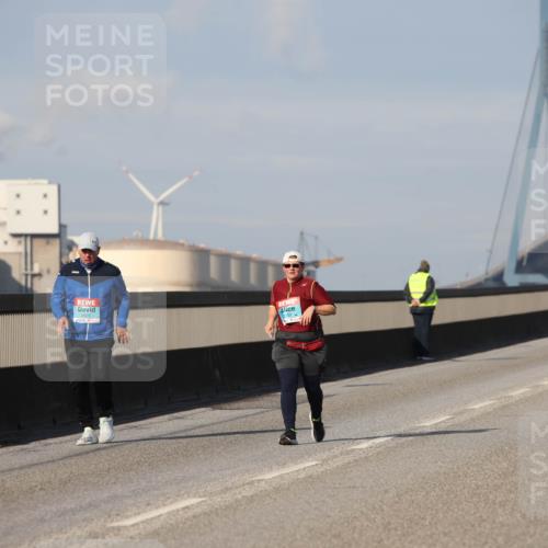 03.10.2025 - Köhlbrandbrückenlauf Lena Gebhardt http://msf.ph/oto/9117509 03.10.2025 10:22:59 Position 2  meine-sportfotos.de