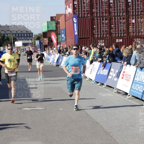 03.10.2025 - Köhlbrandbrückenlauf Jannik Wohlers http://msf.ph/oto/9117517 03.10.2025 13:03:12 Ziel 4085, 4208, 4856, 5048, 6279, 6612, 6655, 6722, 6784 meine-sportfotos.de