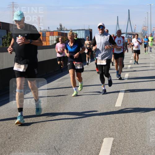 03.10.2025 - Köhlbrandbrückenlauf Strokosch-Dieckow http://msf.ph/oto/9117520 03.10.2025 12:53:00 Position 3 4357, 5243 meine-sportfotos.de