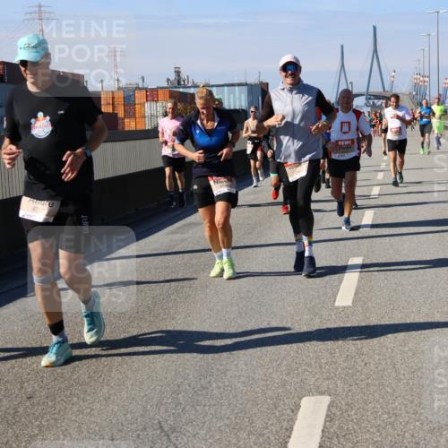 03.10.2025 - Köhlbrandbrückenlauf Strokosch-Dieckow http://msf.ph/oto/9117530 03.10.2025 12:53:00 Position 3 4357, 5994, 4417 meine-sportfotos.de