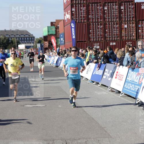 03.10.2025 - Köhlbrandbrückenlauf Jannik Wohlers http://msf.ph/oto/9117532 03.10.2025 13:03:12 Ziel 4085, 4208, 4856, 5048, 6279, 6612, 6655, 6722, 6784 meine-sportfotos.de