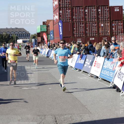 03.10.2025 - Köhlbrandbrückenlauf Jannik Wohlers http://msf.ph/oto/9117539 03.10.2025 13:03:12 Ziel 4085, 4208, 4856, 5048, 6279, 6612, 6655, 6722, 6784 meine-sportfotos.de
