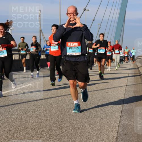 03.10.2025 - Köhlbrandbrückenlauf Strokosch-Dieckow http://msf.ph/oto/9117544 03.10.2025 09:51:10 Position 2 1807, 1480, 1666 meine-sportfotos.de