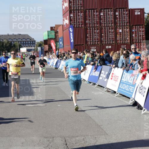 03.10.2025 - Köhlbrandbrückenlauf Jannik Wohlers http://msf.ph/oto/9117546 03.10.2025 13:03:12 Ziel 4085, 4208, 4856, 5048, 6279, 6612, 6655, 6722, 6784 meine-sportfotos.de