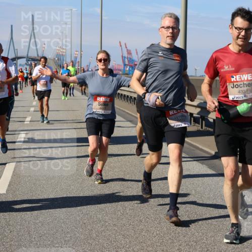 03.10.2025 - Köhlbrandbrückenlauf Strokosch-Dieckow http://msf.ph/oto/9117547 03.10.2025 12:53:01 Position 3 5243, 4417, 6822, 4334 meine-sportfotos.de