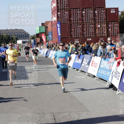 03.10.2025 - Köhlbrandbrückenlauf Jannik Wohlers http://msf.ph/oto/9117551 03.10.2025 13:03:12 Ziel 4085, 4208, 4856, 5048, 6279, 6612, 6655, 6722, 6784 meine-sportfotos.de