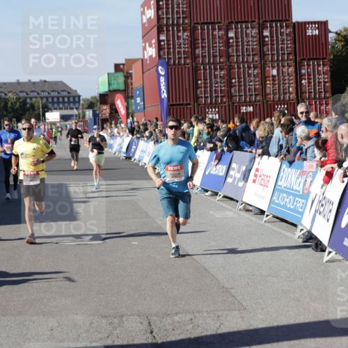 03.10.2025 - Köhlbrandbrückenlauf Jannik Wohlers http://msf.ph/oto/9117558 03.10.2025 13:03:12 Ziel 4085, 4208, 4856, 5048, 6279, 6612, 6655, 6722, 6784 meine-sportfotos.de