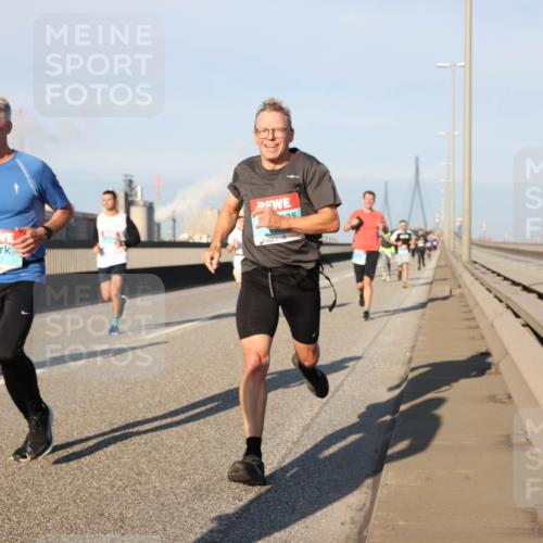 03.10.2025 - Köhlbrandbrückenlauf Lena Gebhardt http://msf.ph/oto/9117563 03.10.2025 09:44:28 Position 2 1247 meine-sportfotos.de