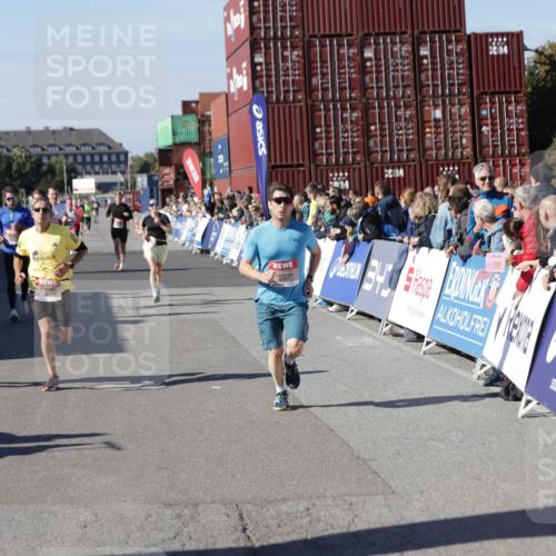 03.10.2025 - Köhlbrandbrückenlauf Jannik Wohlers http://msf.ph/oto/9117564 03.10.2025 13:03:12 Ziel 4085, 4208, 4856, 5048, 6279, 6612, 6655, 6722, 6784 meine-sportfotos.de