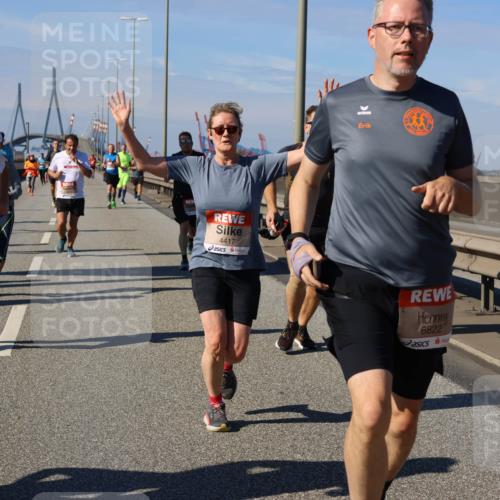 03.10.2025 - Köhlbrandbrückenlauf Strokosch-Dieckow http://msf.ph/oto/9117568 03.10.2025 12:53:02 Position 3 4417, 1985, 6822 meine-sportfotos.de