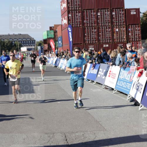 03.10.2025 - Köhlbrandbrückenlauf Jannik Wohlers http://msf.ph/oto/9117571 03.10.2025 13:03:12 Ziel 4085, 4208, 4856, 5048, 6279, 6612, 6655, 6722, 6784 meine-sportfotos.de