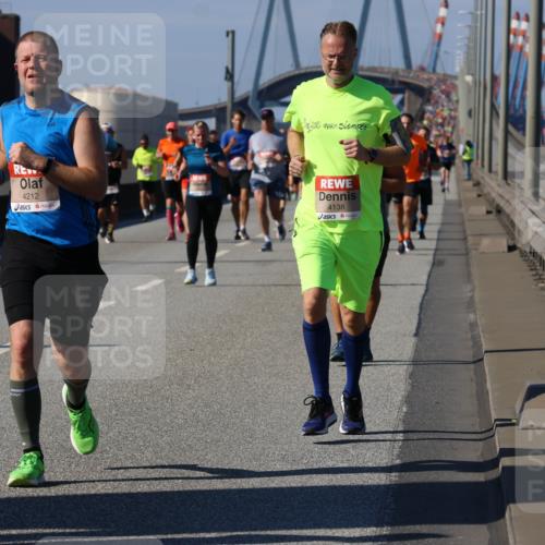 03.10.2025 - Köhlbrandbrückenlauf Strokosch-Dieckow http://msf.ph/oto/9117572 03.10.2025 12:53:09 Position 3 4212, 4138 meine-sportfotos.de