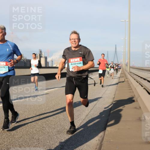 03.10.2025 - Köhlbrandbrückenlauf Lena Gebhardt http://msf.ph/oto/9117575 03.10.2025 09:44:28 Position 2 1247 meine-sportfotos.de