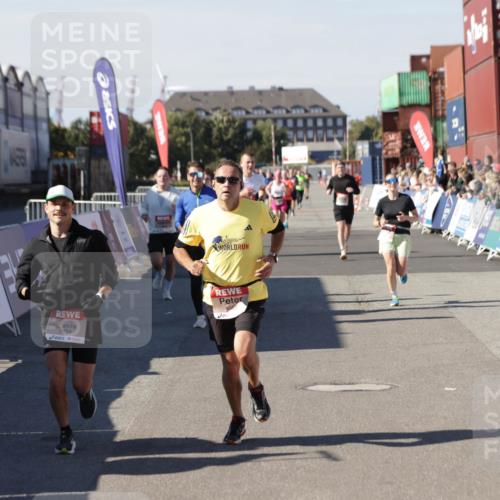 03.10.2025 - Köhlbrandbrückenlauf Jannik Wohlers http://msf.ph/oto/9117576 03.10.2025 13:03:13 Ziel 4085, 4208, 4856, 5048, 6279, 6612, 6722, 6784 meine-sportfotos.de