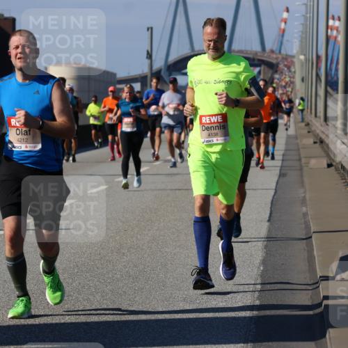 03.10.2025 - Köhlbrandbrückenlauf Strokosch-Dieckow http://msf.ph/oto/9117577 03.10.2025 12:53:09 Position 3 11, 4212, 4138 meine-sportfotos.de