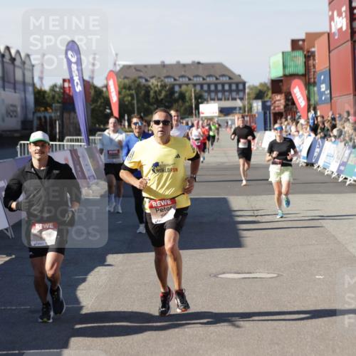 03.10.2025 - Köhlbrandbrückenlauf Jannik Wohlers http://msf.ph/oto/9117583 03.10.2025 13:03:13 Ziel 4085, 4208, 4856, 5048, 6279, 6612, 6722, 6784 meine-sportfotos.de