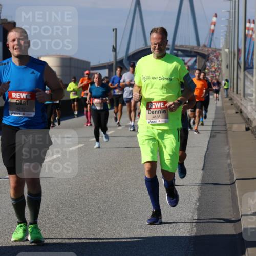 03.10.2025 - Köhlbrandbrückenlauf Strokosch-Dieckow http://msf.ph/oto/9117590 03.10.2025 12:53:09 Position 3 4212, 4138 meine-sportfotos.de