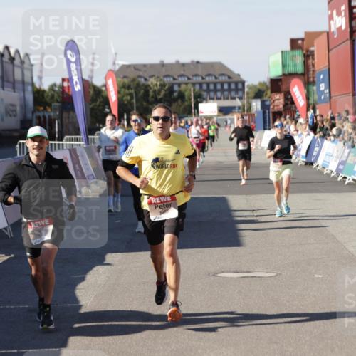 03.10.2025 - Köhlbrandbrückenlauf Jannik Wohlers http://msf.ph/oto/9117591 03.10.2025 13:03:13 Ziel 4085, 4208, 4856, 5048, 6279, 6612, 6722, 6784 meine-sportfotos.de