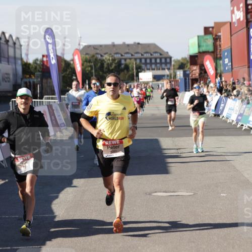 03.10.2025 - Köhlbrandbrückenlauf Jannik Wohlers http://msf.ph/oto/9117599 03.10.2025 13:03:13 Ziel 4085, 4208, 4856, 5048, 6279, 6612, 6722, 6784 meine-sportfotos.de