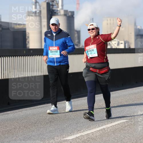 03.10.2025 - Köhlbrandbrückenlauf Lena Gebhardt http://msf.ph/oto/9117600 03.10.2025 10:23:10 Position 2 2623, 2357 meine-sportfotos.de