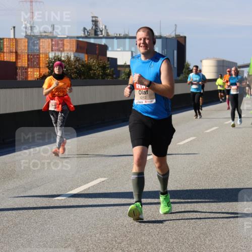 03.10.2025 - Köhlbrandbrückenlauf Strokosch-Dieckow http://msf.ph/oto/9117602 03.10.2025 12:53:10 Position 3 4212, 4138 meine-sportfotos.de