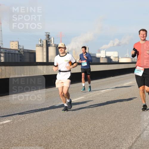 03.10.2025 - Köhlbrandbrückenlauf Lena Gebhardt http://msf.ph/oto/9117604 03.10.2025 09:44:29 Position 2 3343, 1231 meine-sportfotos.de