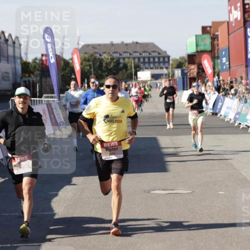 03.10.2025 - Köhlbrandbrückenlauf Jannik Wohlers http://msf.ph/oto/9117606 03.10.2025 13:03:13 Ziel 4085, 4208, 4856, 5048, 6279, 6612, 6722, 6784 meine-sportfotos.de