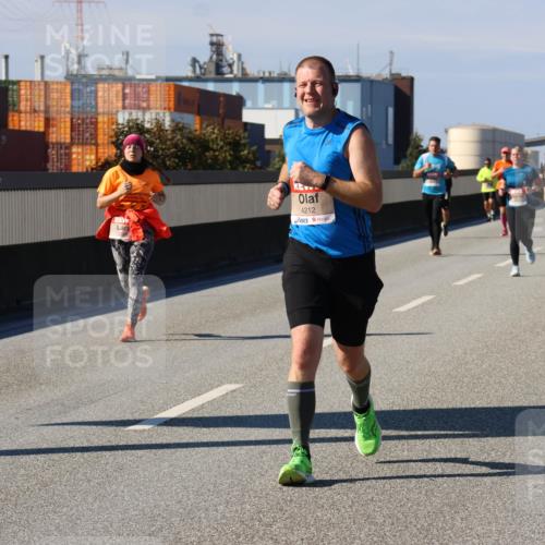 03.10.2025 - Köhlbrandbrückenlauf Strokosch-Dieckow http://msf.ph/oto/9117608 03.10.2025 12:53:10 Position 3 4212, 4138 meine-sportfotos.de