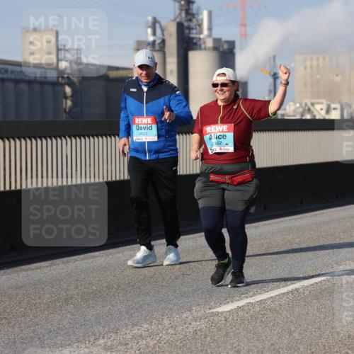 03.10.2025 - Köhlbrandbrückenlauf Lena Gebhardt http://msf.ph/oto/9117609 03.10.2025 10:23:11 Position 2 2623, 2357 meine-sportfotos.de