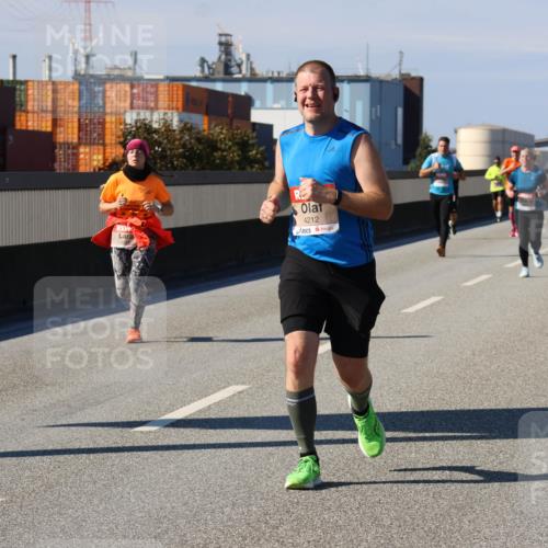 03.10.2025 - Köhlbrandbrückenlauf Strokosch-Dieckow http://msf.ph/oto/9117614 03.10.2025 12:53:10 Position 3 4212, 4138 meine-sportfotos.de