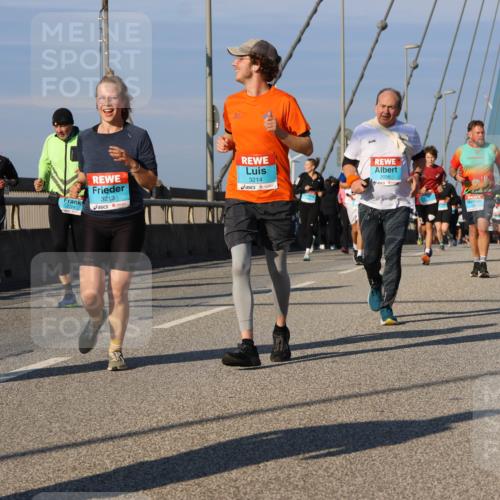 03.10.2025 - Köhlbrandbrückenlauf Strokosch-Dieckow http://msf.ph/oto/9117617 03.10.2025 09:51:18 Position 2 2724, 3213, 3214 meine-sportfotos.de