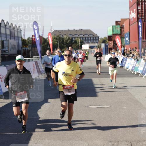 03.10.2025 - Köhlbrandbrückenlauf Jannik Wohlers http://msf.ph/oto/9117619 03.10.2025 13:03:13 Ziel 4085, 4208, 4856, 5048, 6279, 6612, 6722, 6784 meine-sportfotos.de
