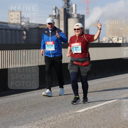 03.10.2025 - Köhlbrandbrückenlauf Lena Gebhardt http://msf.ph/oto/9117621 03.10.2025 10:23:11 Position 2 2623, 2357 meine-sportfotos.de