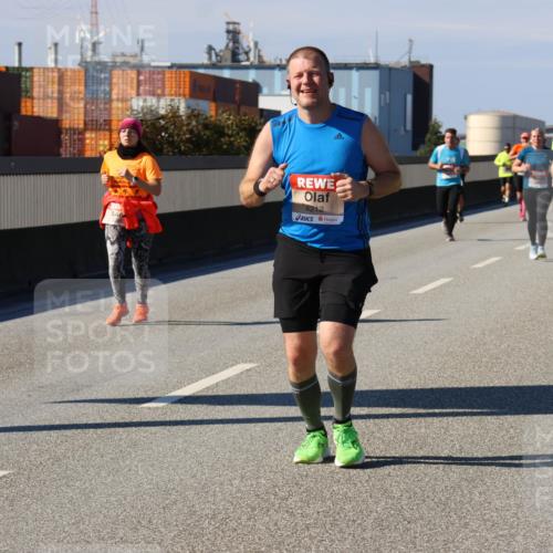 03.10.2025 - Köhlbrandbrückenlauf Strokosch-Dieckow http://msf.ph/oto/9117624 03.10.2025 12:53:10 Position 3 4212, 4138 meine-sportfotos.de