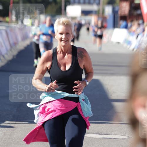 03.10.2025 - Köhlbrandbrückenlauf Jannik Wohlers http://msf.ph/oto/9117628 03.10.2025 13:34:01 Ziel 4438, 4919, 4970, 5036, 5300, 6246, 6420, 6421 meine-sportfotos.de