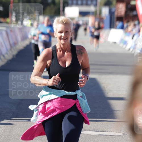 03.10.2025 - Köhlbrandbrückenlauf Jannik Wohlers http://msf.ph/oto/9117632 03.10.2025 13:34:01 Ziel 4438, 4919, 4970, 5036, 5300, 6246, 6420, 6421 meine-sportfotos.de