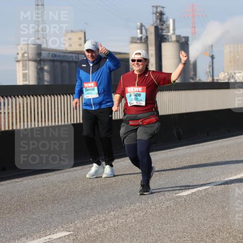 03.10.2025 - Köhlbrandbrückenlauf Lena Gebhardt http://msf.ph/oto/9117635 03.10.2025 10:23:11 Position 2 2623, 2357 meine-sportfotos.de