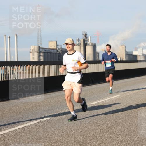 03.10.2025 - Köhlbrandbrückenlauf Lena Gebhardt http://msf.ph/oto/9117639 03.10.2025 09:44:30 Position 2 1231 meine-sportfotos.de
