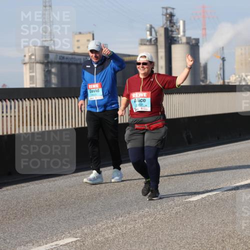 03.10.2025 - Köhlbrandbrückenlauf Lena Gebhardt http://msf.ph/oto/9117643 03.10.2025 10:23:11 Position 2 2623, 2357 meine-sportfotos.de
