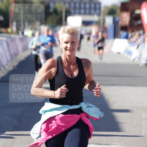 03.10.2025 - Köhlbrandbrückenlauf Jannik Wohlers http://msf.ph/oto/9117653 03.10.2025 13:34:01 Ziel 4438, 4919, 4970, 5036, 5300, 6246, 6420, 6421 meine-sportfotos.de