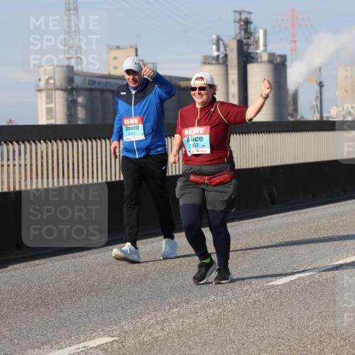 03.10.2025 - Köhlbrandbrückenlauf Lena Gebhardt http://msf.ph/oto/9117654 03.10.2025 10:23:11 Position 2 2623, 2357 meine-sportfotos.de